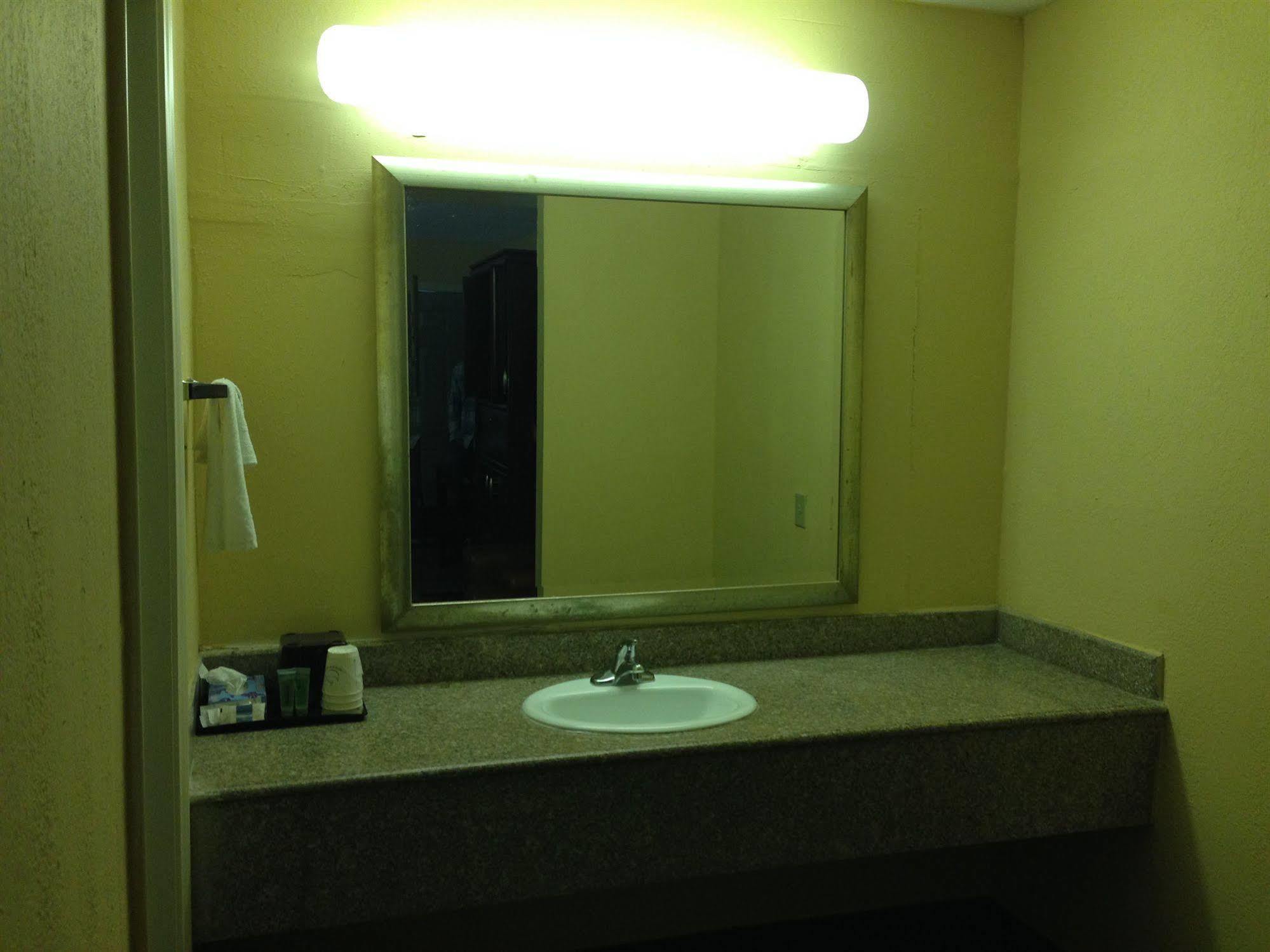 Travel Inn&Suites Humble Extérieur photo